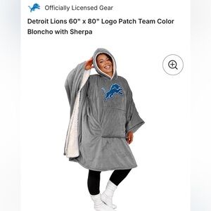 Detroit Lions 60" x 80" Logo Patch Team Color Bloncho with Sherpa